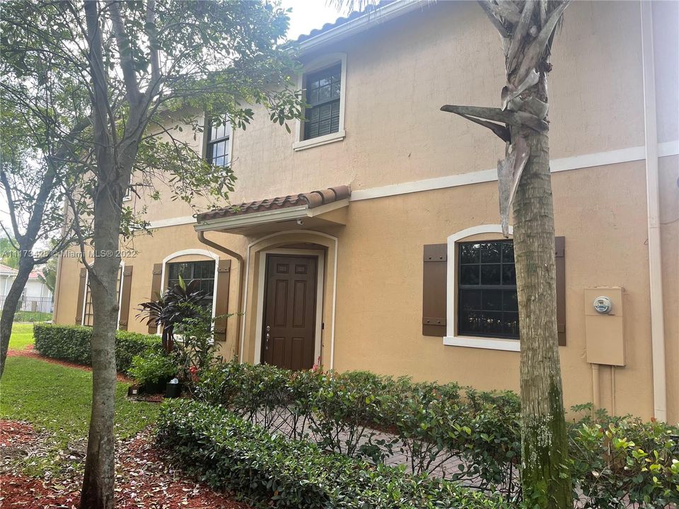 Recently Sold: $540,000 (3 beds, 2 baths, 1992 Square Feet)