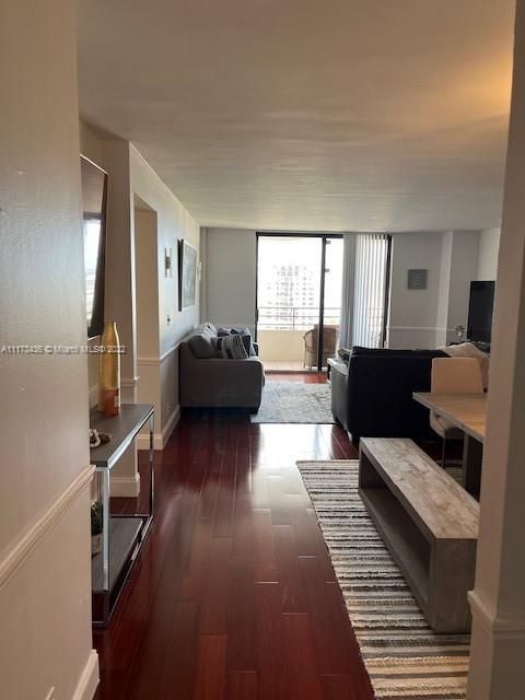 Recently Rented: $3,500 (2 beds, 2 baths, 1280 Square Feet)