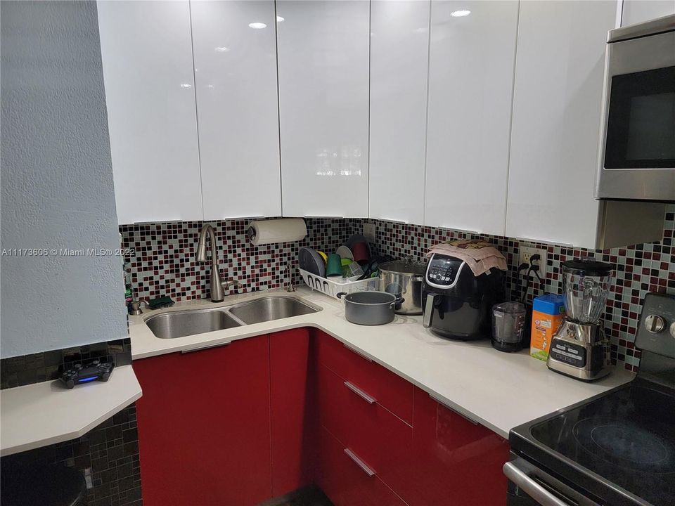 Vendido Recientemente: $715,000 (0 camas, 0 baños, 2131 Pies cuadrados)