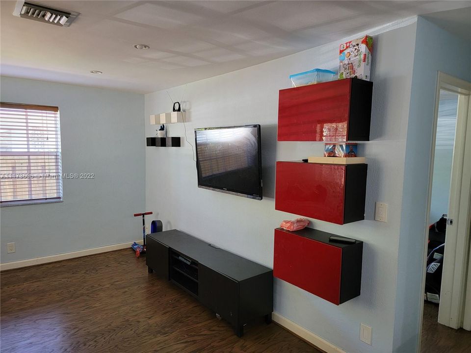 Vendido Recientemente: $715,000 (0 camas, 0 baños, 2131 Pies cuadrados)