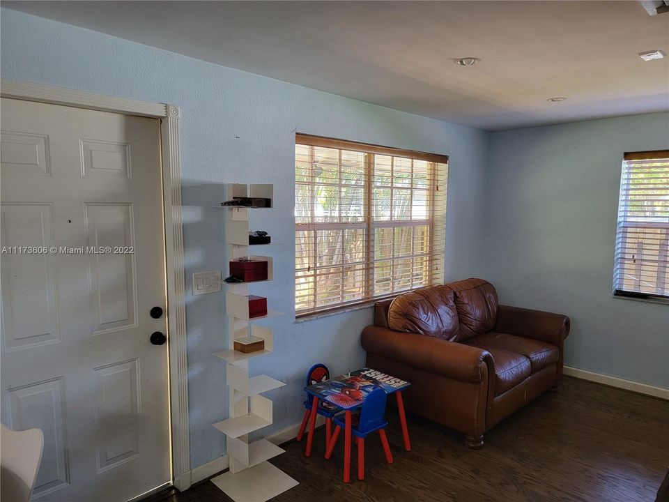 Vendido Recientemente: $715,000 (0 camas, 0 baños, 2131 Pies cuadrados)