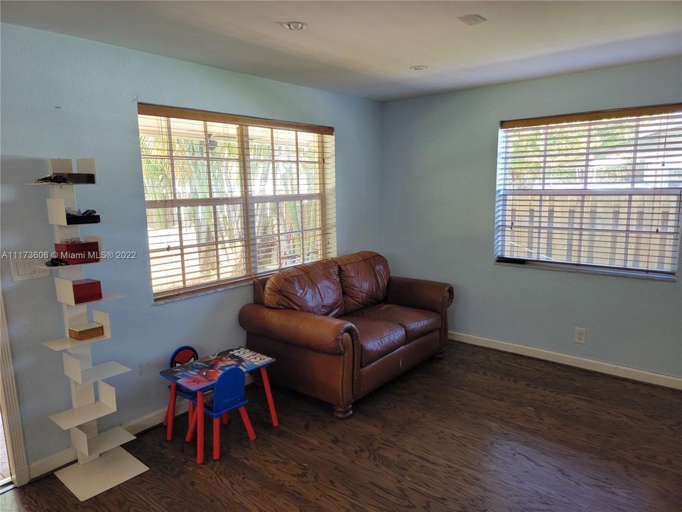 Vendido Recientemente: $715,000 (0 camas, 0 baños, 2131 Pies cuadrados)