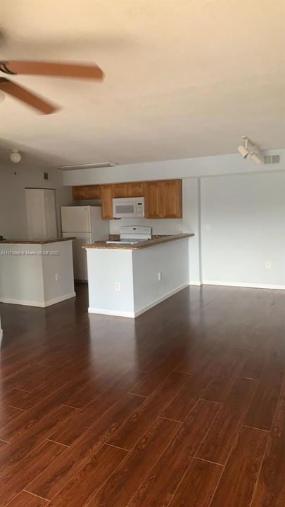 Recently Rented: $1,750 (2 beds, 2 baths, 1033 Square Feet)