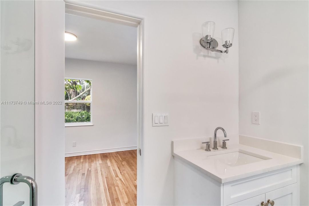 Recently Sold: $1,395,000 (3 beds, 3 baths, 1425 Square Feet)