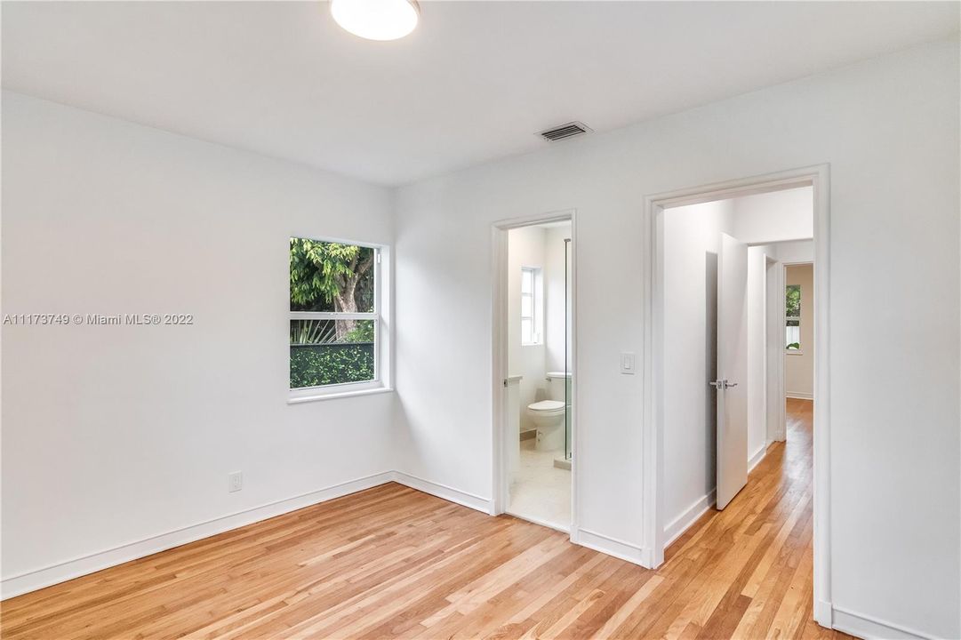 Recently Sold: $1,395,000 (3 beds, 3 baths, 1425 Square Feet)