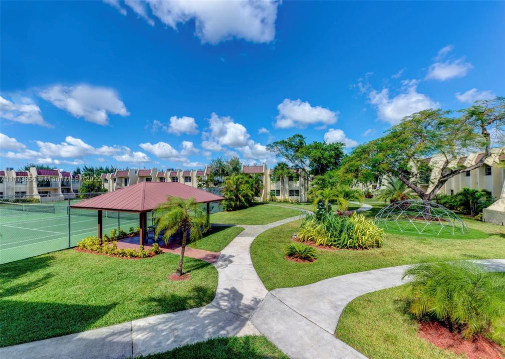 Recently Sold: $209,000 (1 beds, 1 baths, 758 Square Feet)