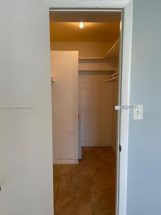 Recently Sold: $209,000 (1 beds, 1 baths, 758 Square Feet)