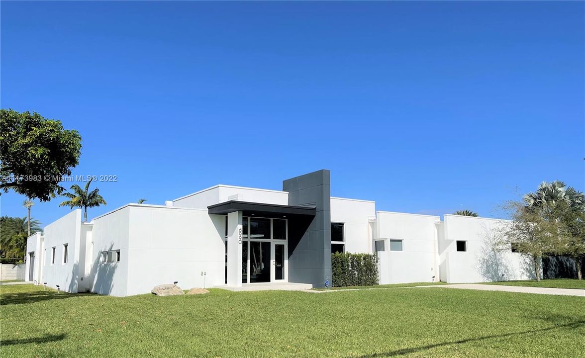 Modern architecture home in corner lot of over 27,000 SF.