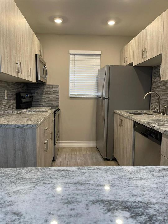 Recently Rented: $1,600 (1 beds, 1 baths, 512 Square Feet)