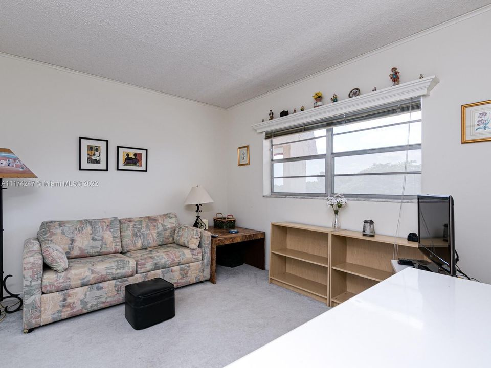 Recently Sold: $114,900 (2 beds, 2 baths, 930 Square Feet)