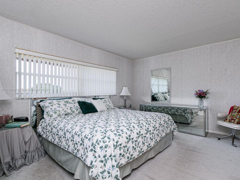 Recently Sold: $114,900 (2 beds, 2 baths, 930 Square Feet)