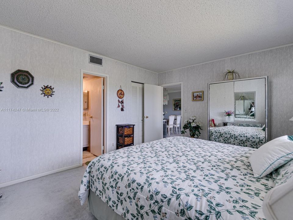 Recently Sold: $114,900 (2 beds, 2 baths, 930 Square Feet)