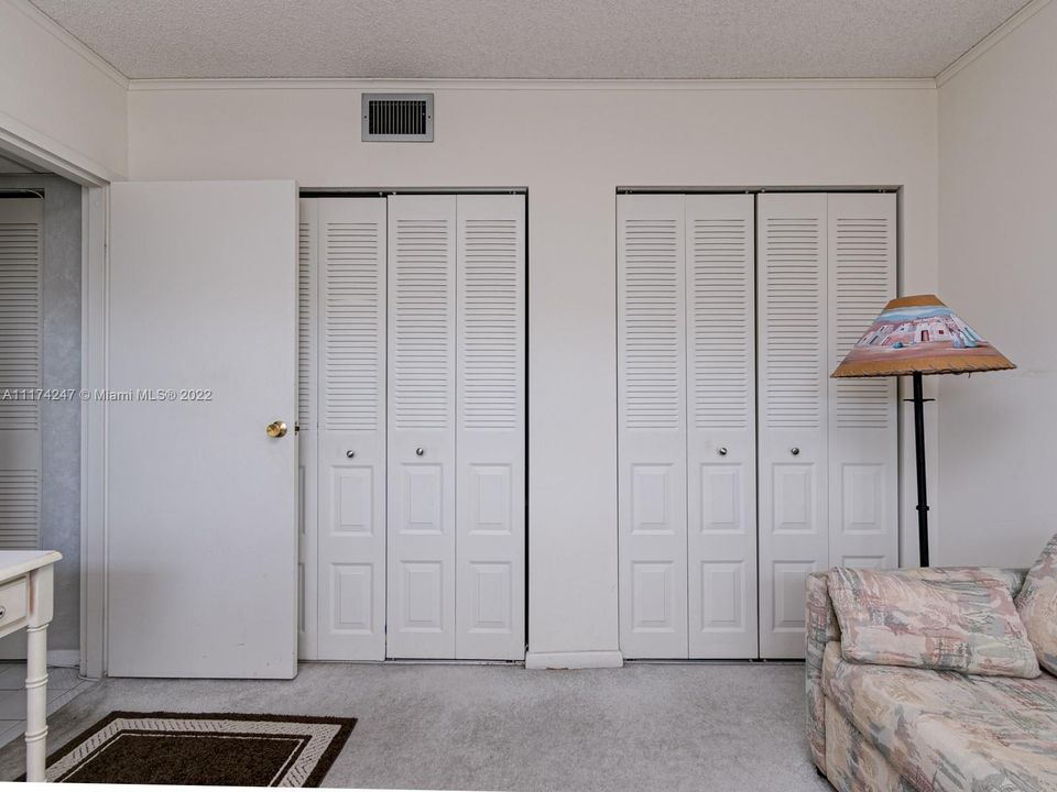 Recently Sold: $114,900 (2 beds, 2 baths, 930 Square Feet)