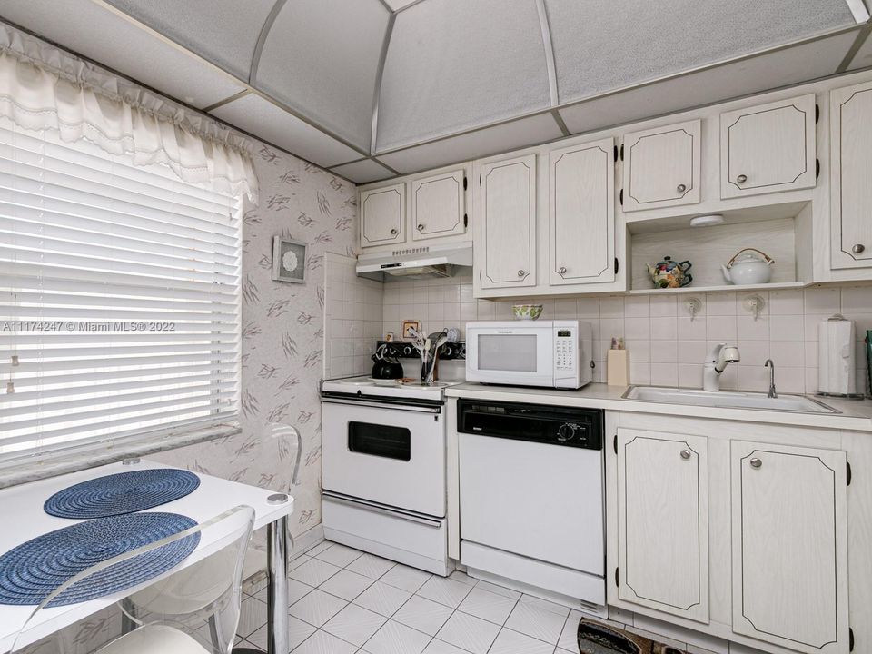 Recently Sold: $114,900 (2 beds, 2 baths, 930 Square Feet)