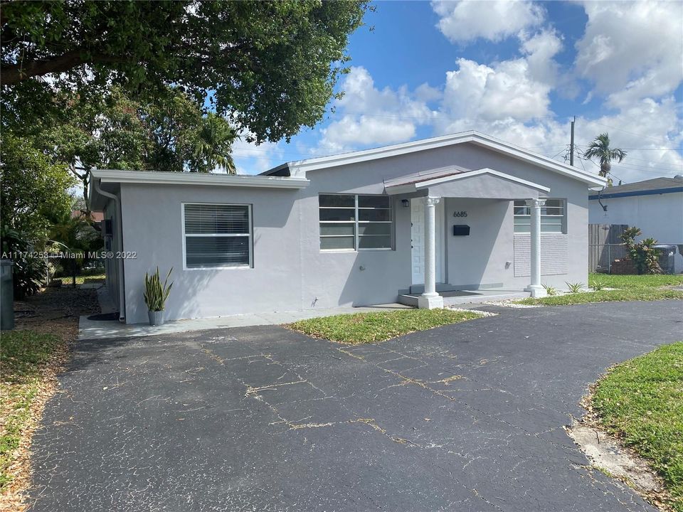 Recently Sold: $559,000 (4 beds, 2 baths, 1310 Square Feet)