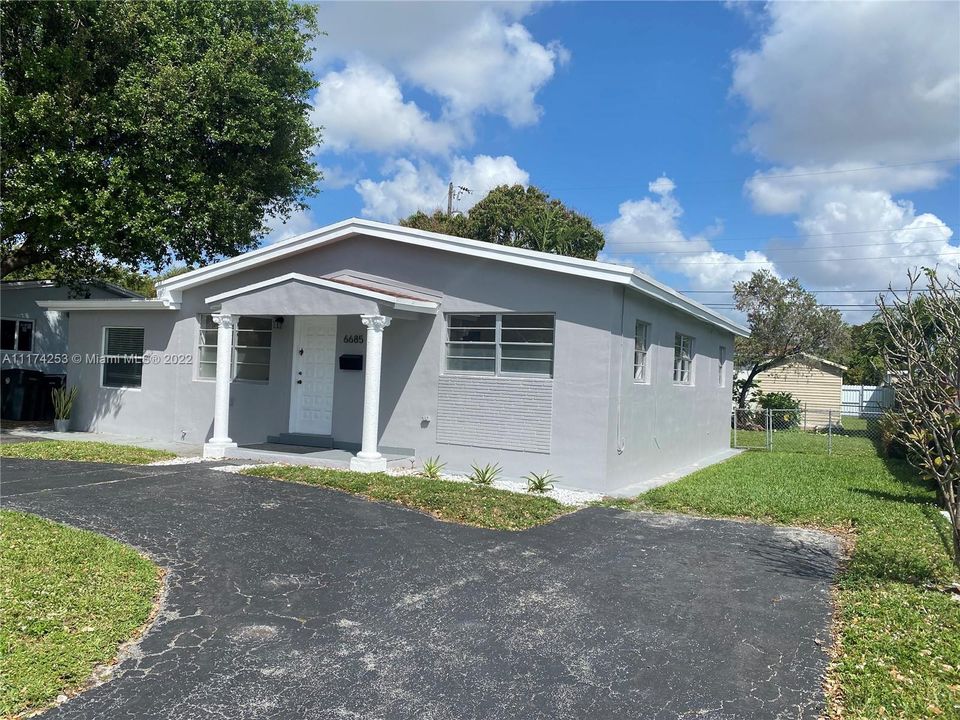 Recently Sold: $559,000 (4 beds, 2 baths, 1310 Square Feet)