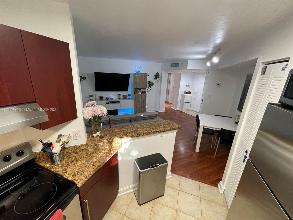 Recently Sold: $239,999 (2 beds, 2 baths, 974 Square Feet)