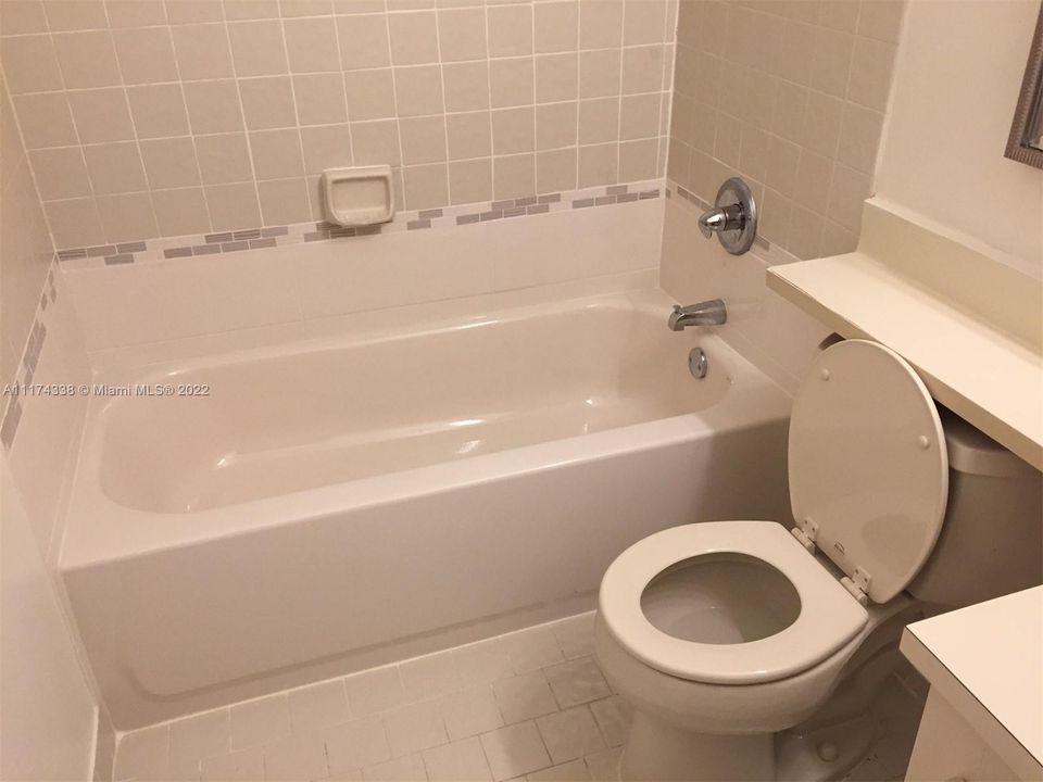 最近租的: $2,200 (2 贝兹, 2 浴室, 1203 平方英尺)