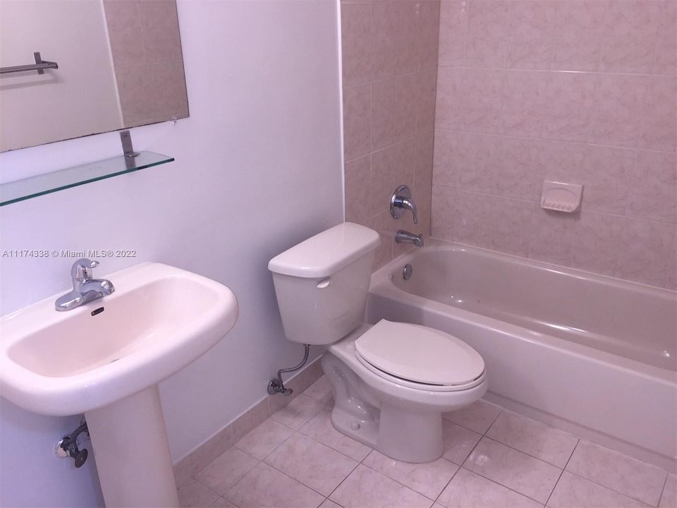 最近租的: $2,200 (2 贝兹, 2 浴室, 1203 平方英尺)