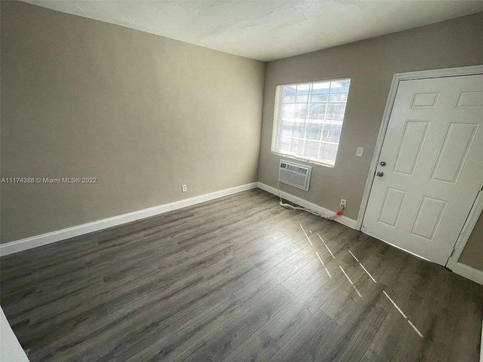 Recently Rented: $1,550 (2 beds, 1 baths, 550 Square Feet)