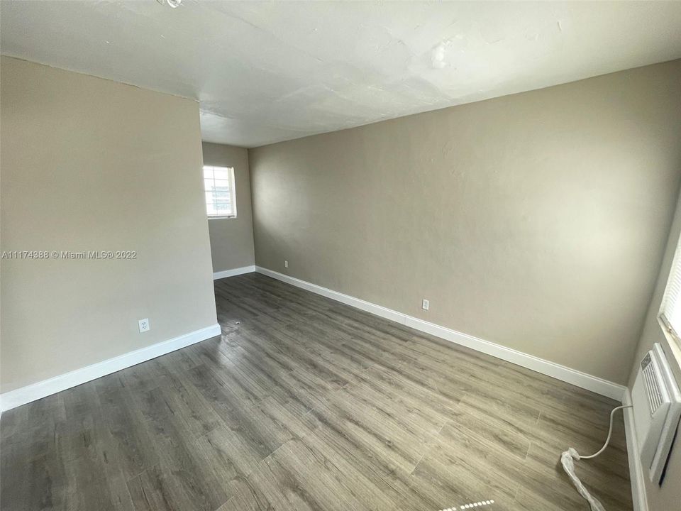 Recently Rented: $1,550 (2 beds, 1 baths, 550 Square Feet)