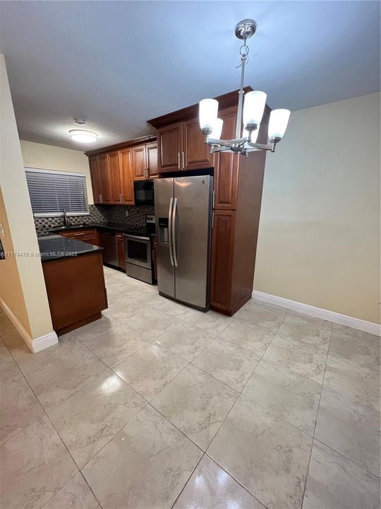 Recently Rented: $1,900 (2 beds, 1 baths, 1208 Square Feet)