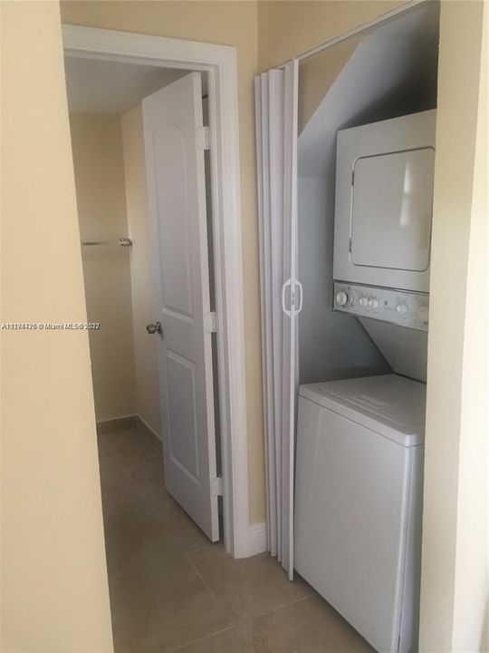 Recently Rented: $1,900 (2 beds, 1 baths, 1208 Square Feet)