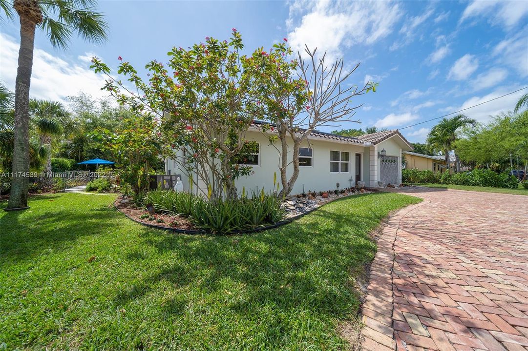 Recently Sold: $730,000 (3 beds, 2 baths, 1406 Square Feet)