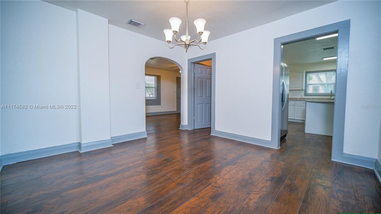 Recently Rented: $1,800 (3 beds, 1 baths, 0 Square Feet)