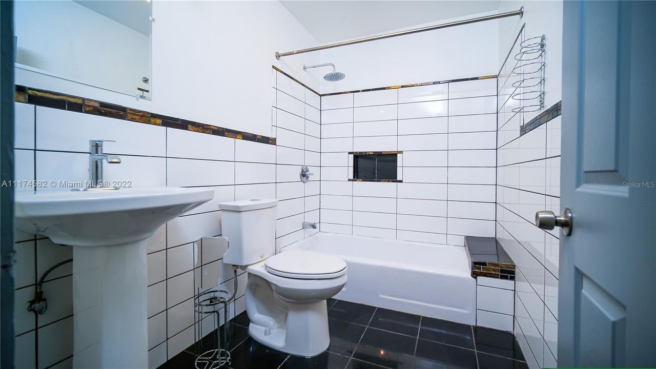 Recently Rented: $1,800 (3 beds, 1 baths, 0 Square Feet)