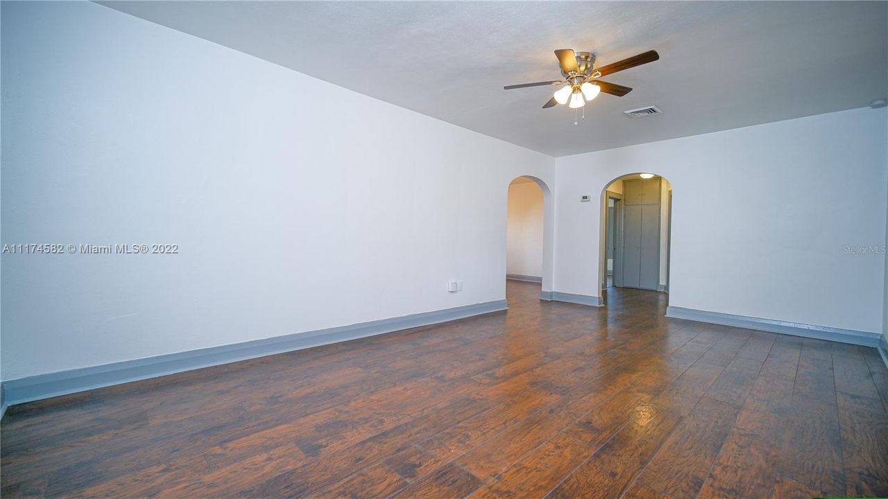 Recently Rented: $1,800 (3 beds, 1 baths, 0 Square Feet)