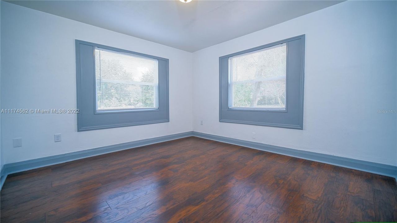 Recently Rented: $1,800 (3 beds, 1 baths, 0 Square Feet)