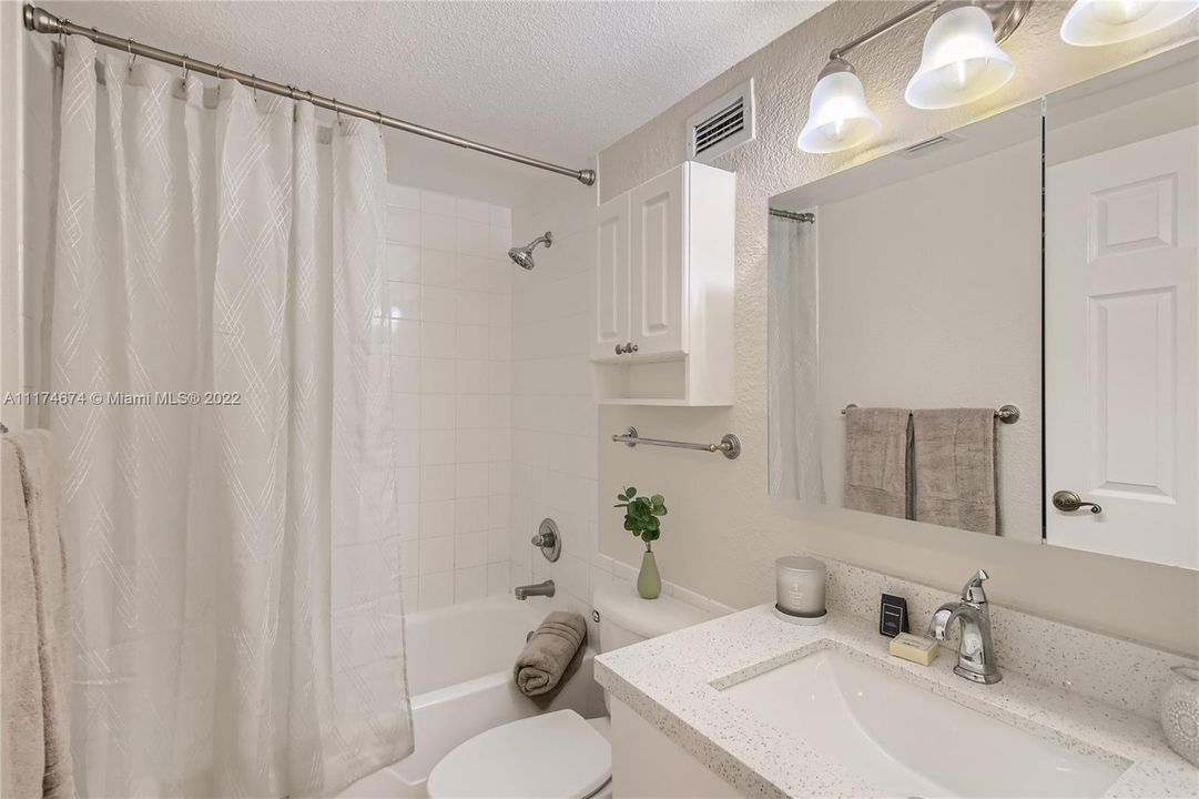 Недавно арендовано: $3,000 (1 спален, 1 ванн, 835 Квадратных фут)