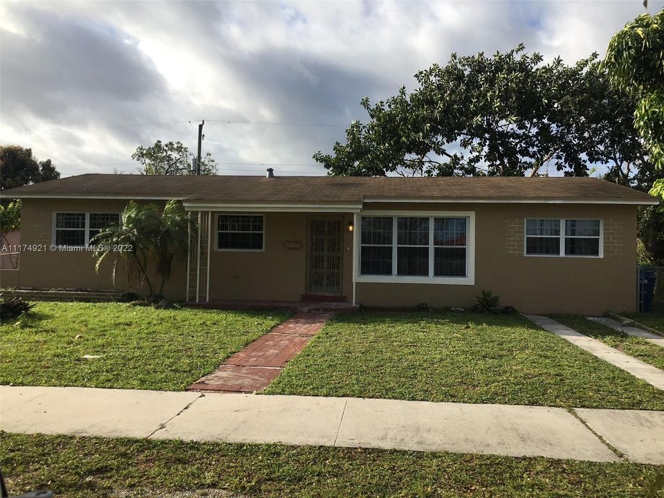 Recently Sold: $400,000 (3 beds, 2 baths, 1274 Square Feet)