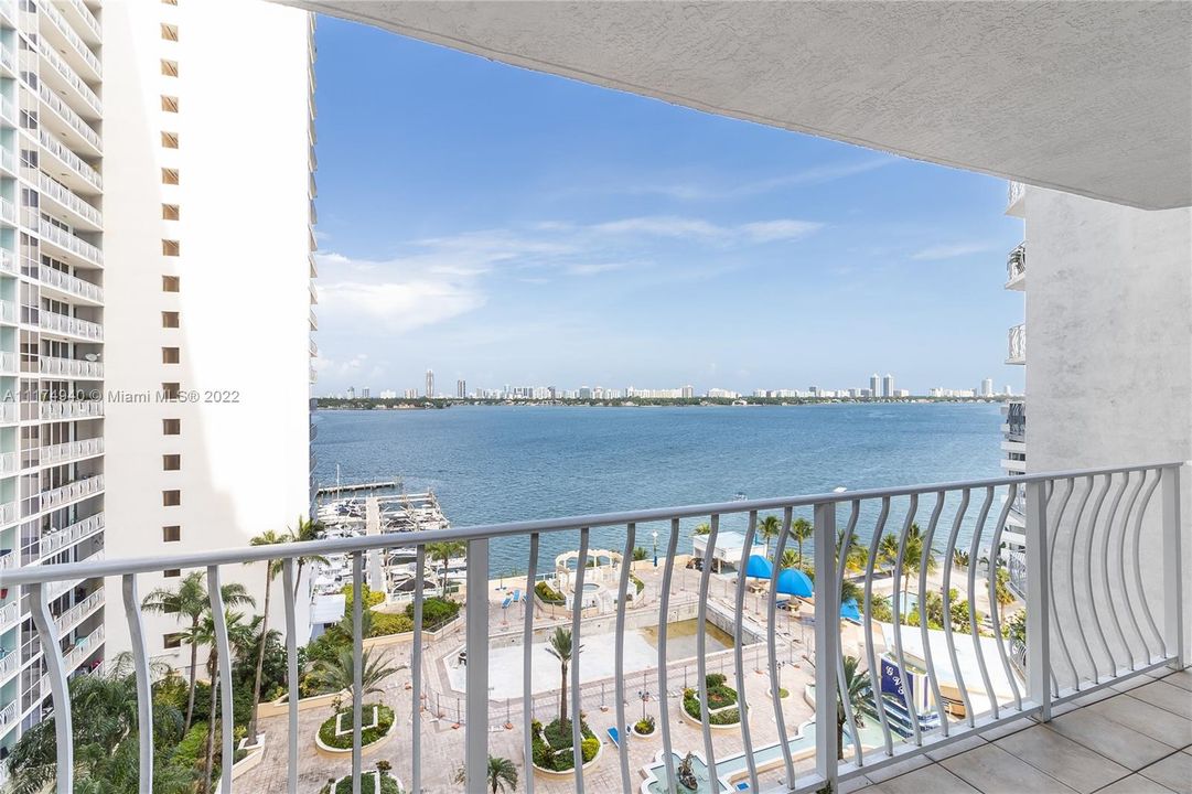 最近售出: $405,000 (2 贝兹, 2 浴室, 1030 平方英尺)