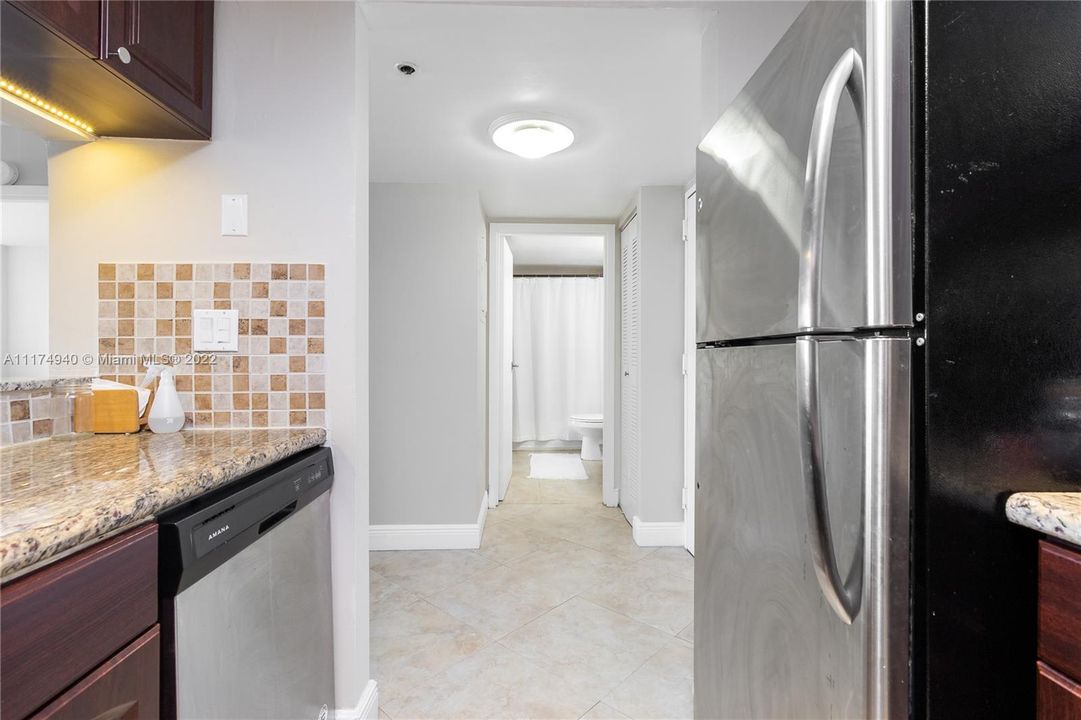 最近售出: $405,000 (2 贝兹, 2 浴室, 1030 平方英尺)