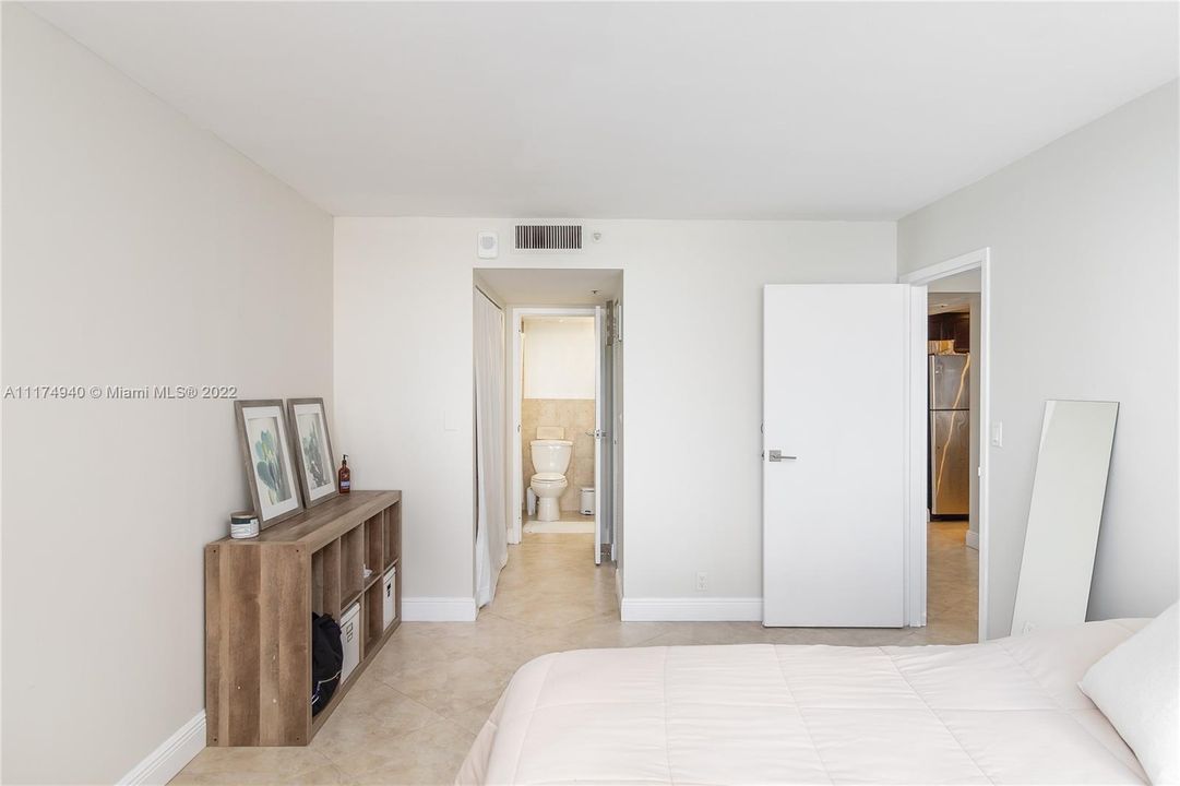 最近售出: $405,000 (2 贝兹, 2 浴室, 1030 平方英尺)