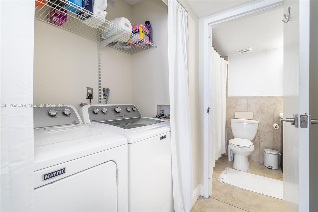 最近售出: $405,000 (2 贝兹, 2 浴室, 1030 平方英尺)