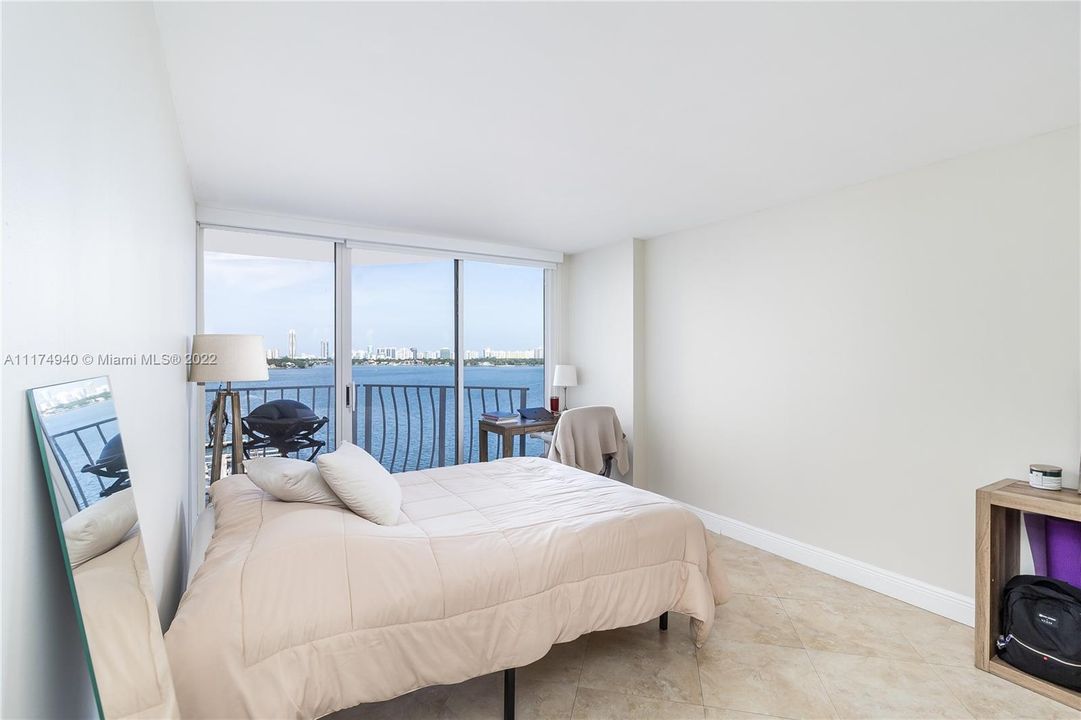 最近售出: $405,000 (2 贝兹, 2 浴室, 1030 平方英尺)