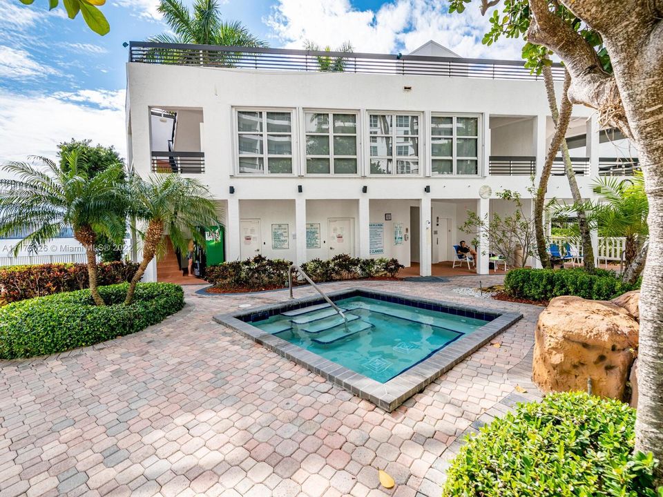 Recently Sold: $699,000 (3 beds, 3 baths, 1536 Square Feet)