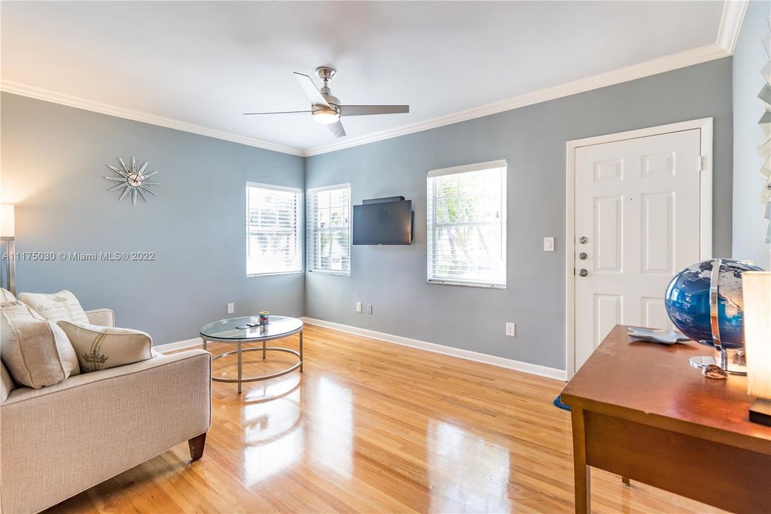 Recently Sold: $300,000 (1 beds, 1 baths, 660 Square Feet)