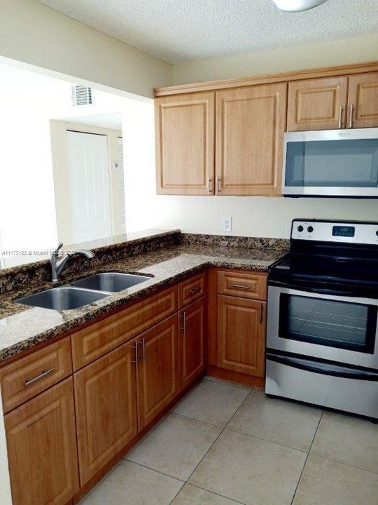 Recently Rented: $1,800 (2 beds, 2 baths, 928 Square Feet)