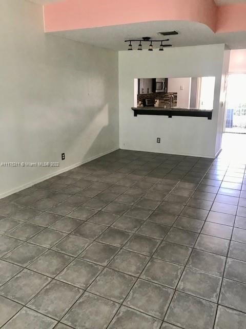 Recently Rented: $2,600 (2 beds, 2 baths, 1110 Square Feet)