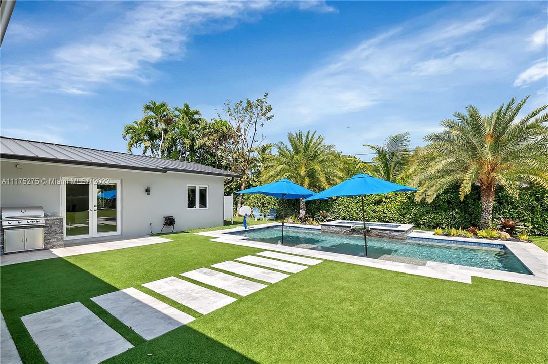Recently Sold: $2,200,000 (4 beds, 4 baths, 2894 Square Feet)