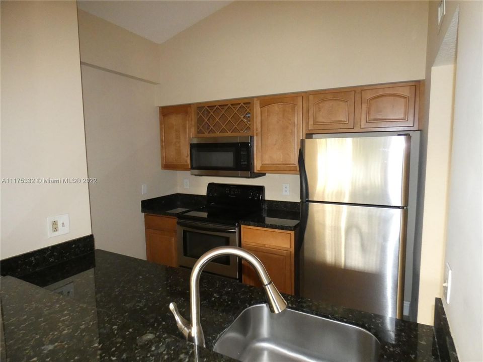 Recently Rented: $2,395 (2 beds, 2 baths, 981 Square Feet)
