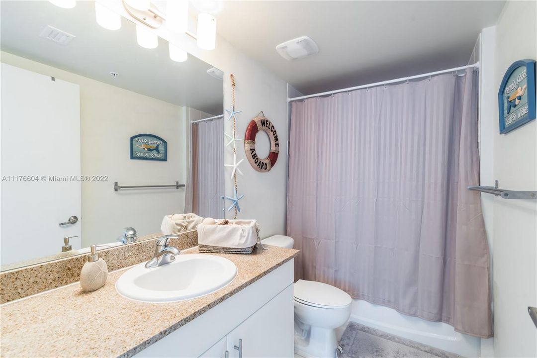 Recently Sold: $340,000 (2 beds, 2 baths, 948 Square Feet)