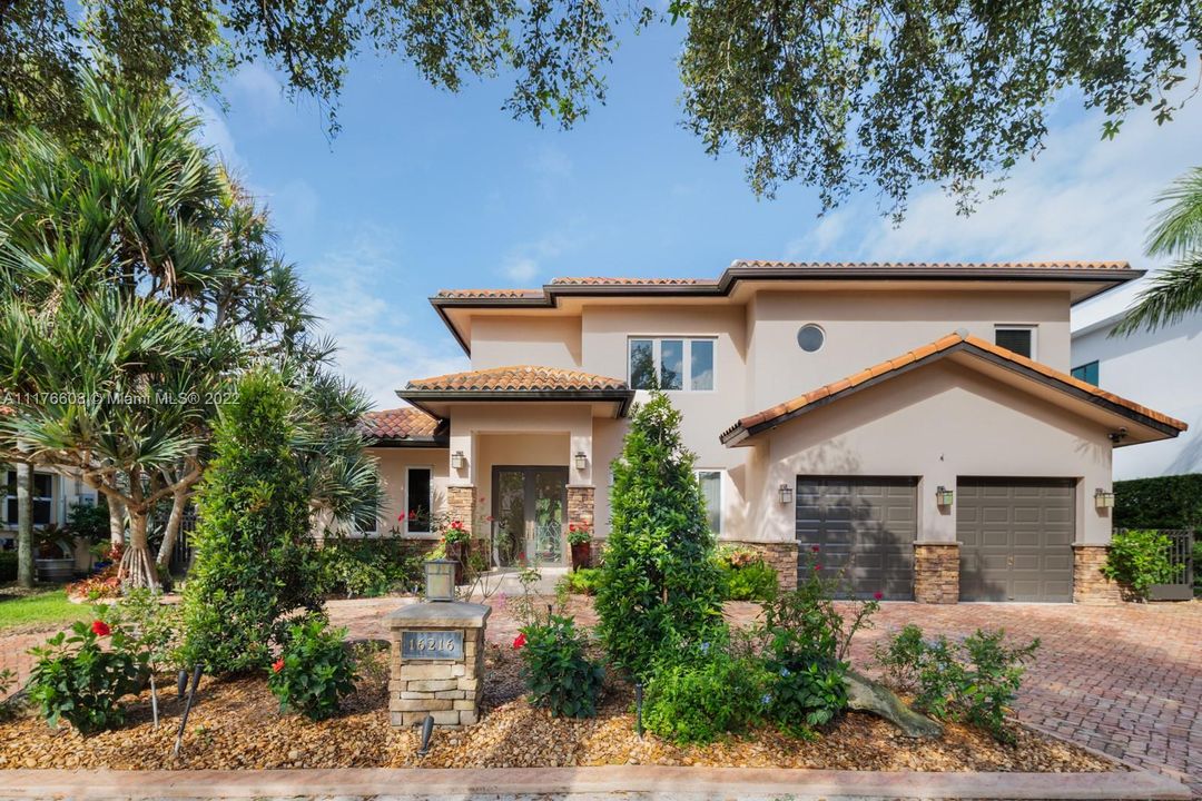 Recently Sold: $1,075,000 (5 beds, 3 baths, 3591 Square Feet)