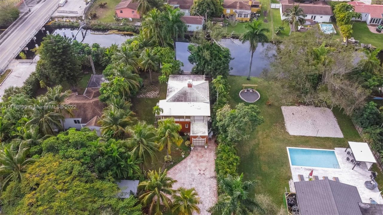 Недавно продано: $875,000 (4 спален, 2 ванн, 1995 Квадратных фут)