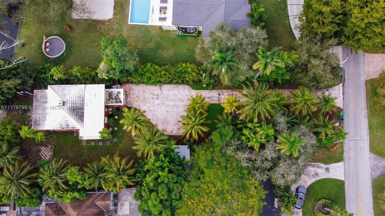 Недавно продано: $875,000 (4 спален, 2 ванн, 1995 Квадратных фут)
