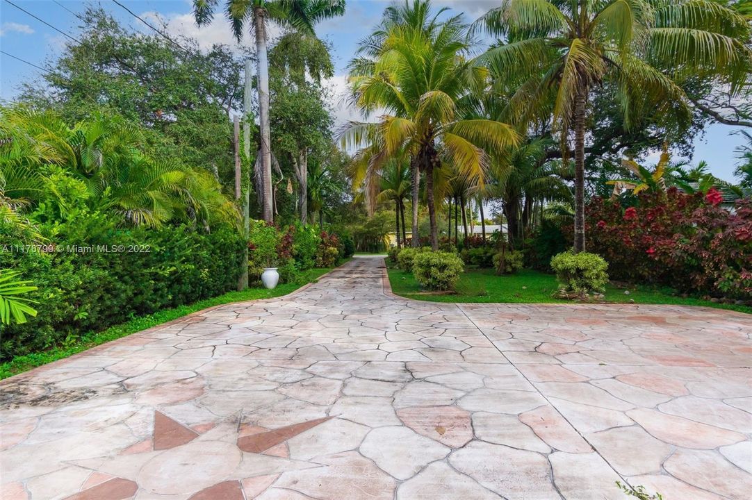Недавно продано: $875,000 (4 спален, 2 ванн, 1995 Квадратных фут)